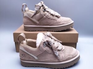 UGG low boots sand